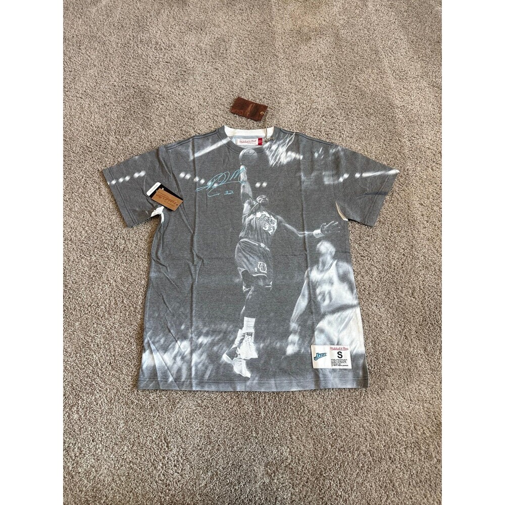 Karl Malone Mitchell and Ness NWT Men’s Vintage Style Tee Size Small